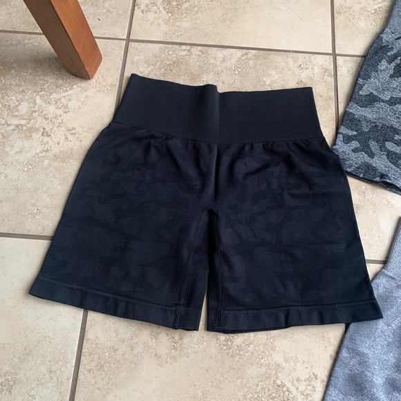 Black, dark grey and light grey camo seamless bundle of biker shorts - Picture 2 of 4